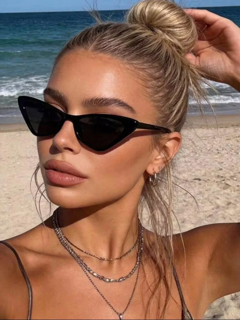 Women's Black Cat-Eye Sunglasses - Fashionable Shades